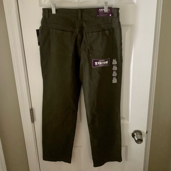 Gloria Vanderbit Woman Jeans Amanda
Classic Fit Tapered Dark Blue & Fern Size 8 - Picture 5 of 8